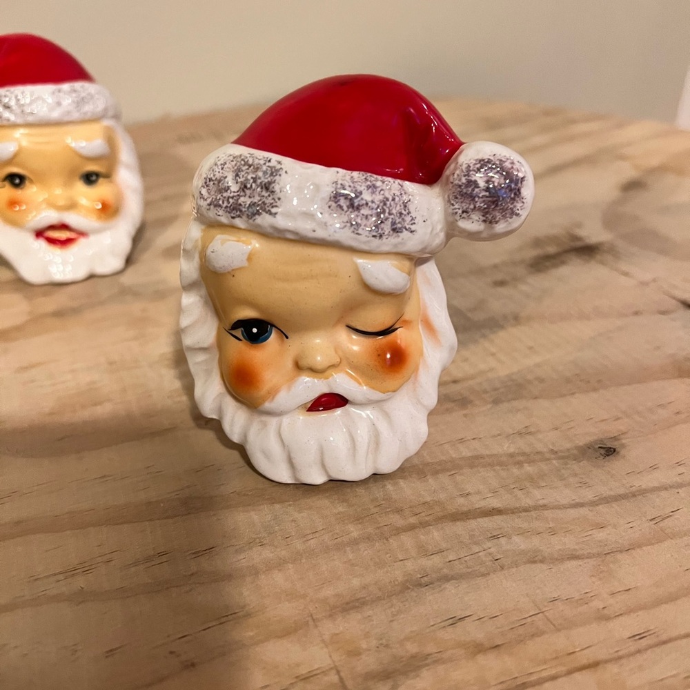 🎅 VINTAGE winking santa salt and pepper shakers - Picture 2 of 7